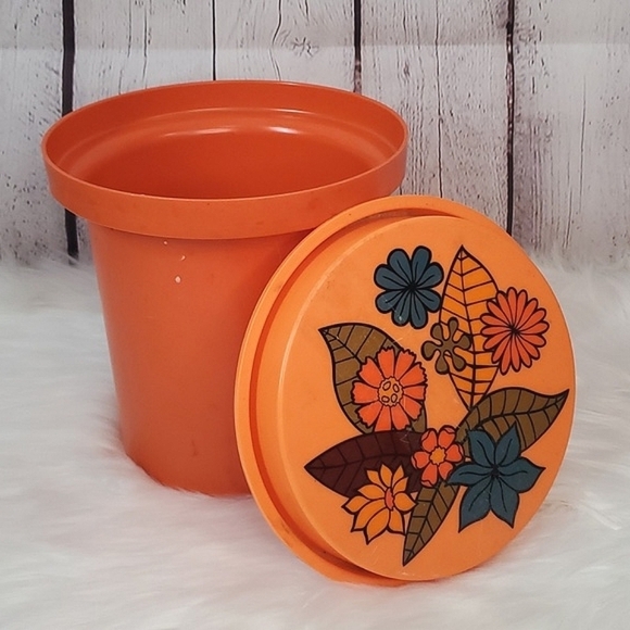 Vintage 70s Rubbermaid Plastic Groovy Flower Floral Nesting Cannister Large 10"